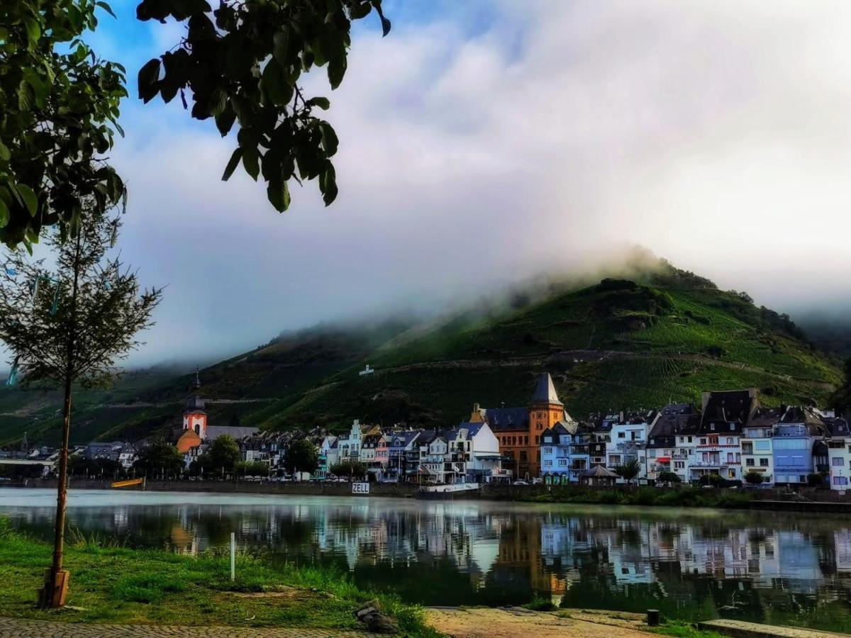 Die Ferienwohnung Lindenhof Zell an der Mosel Bagian luar foto