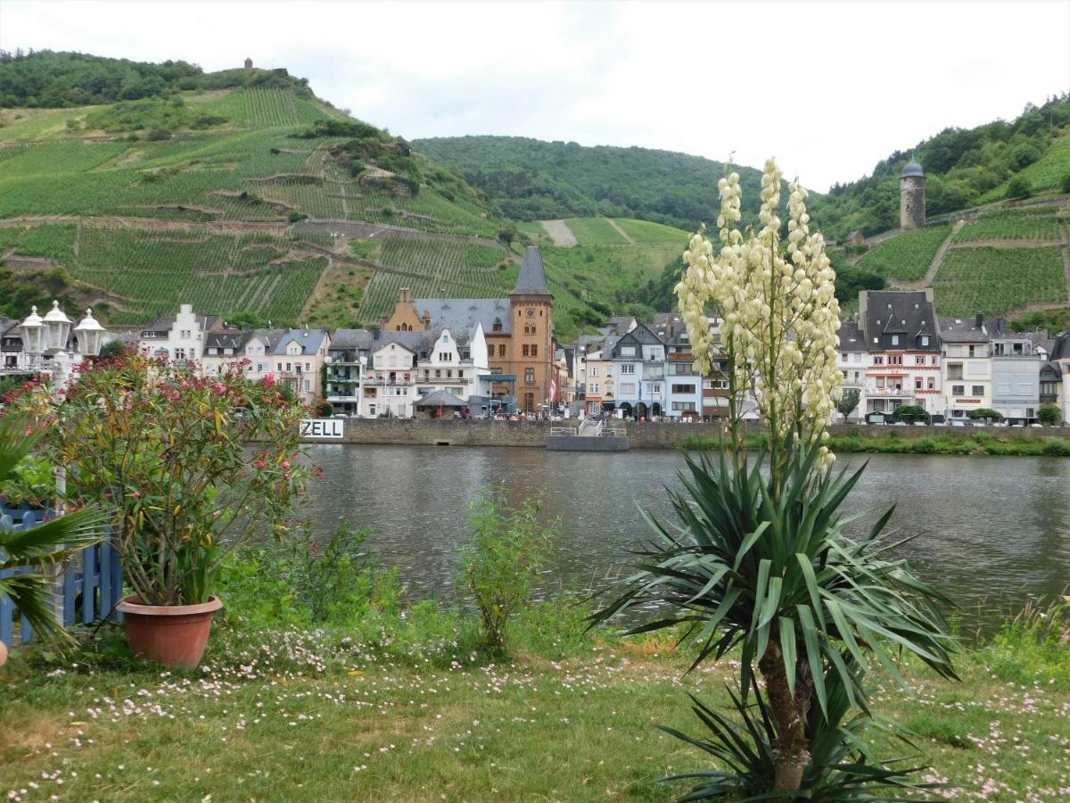 Die Ferienwohnung Lindenhof Zell an der Mosel Bagian luar foto