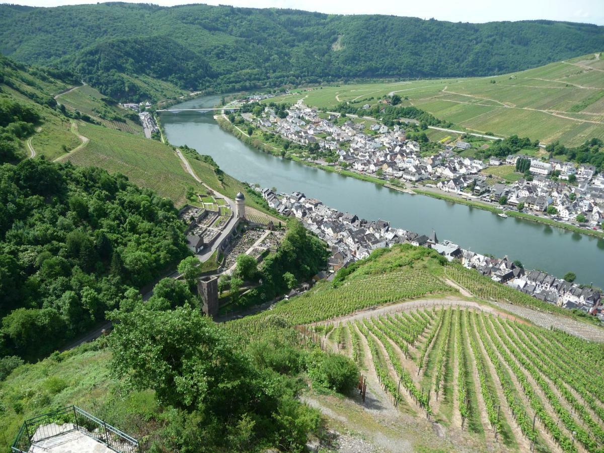 Die Ferienwohnung Lindenhof Zell an der Mosel Bagian luar foto