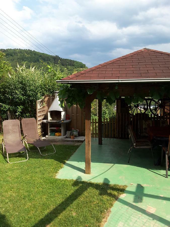 Die Ferienwohnung Lindenhof Zell an der Mosel Bagian luar foto